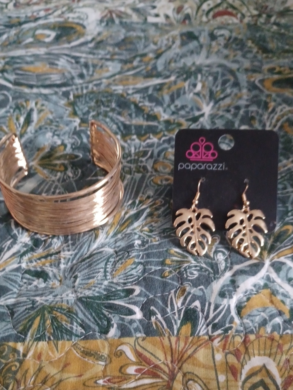 paparazzi Gold Tropical Leaf Cuff and Leaf Earrings Set